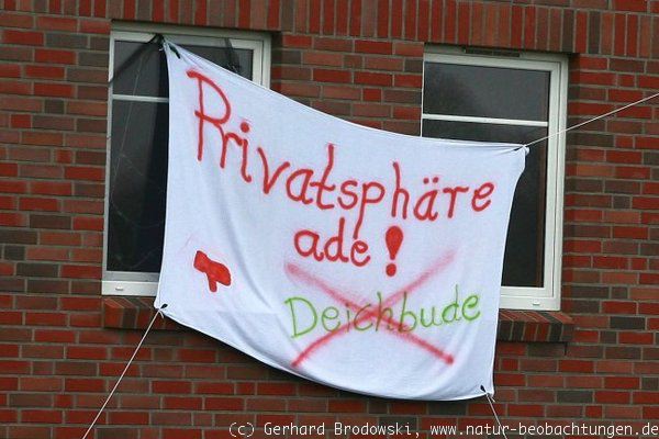 Protest der Anwohner gegen die Deichbude in Hamburg Moorwerder