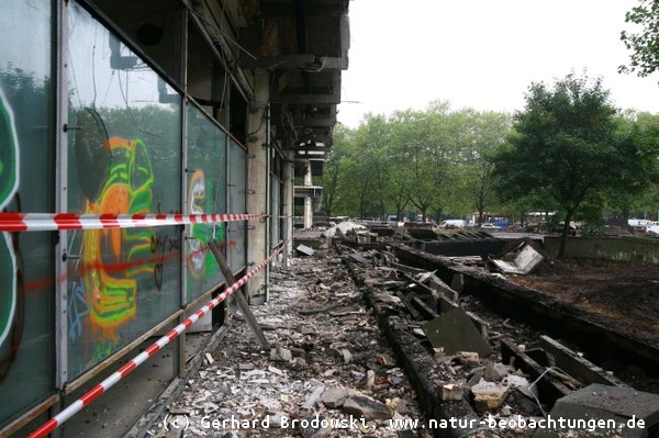 Abriss vom BP Gebäude in der City Nord in Hamburg